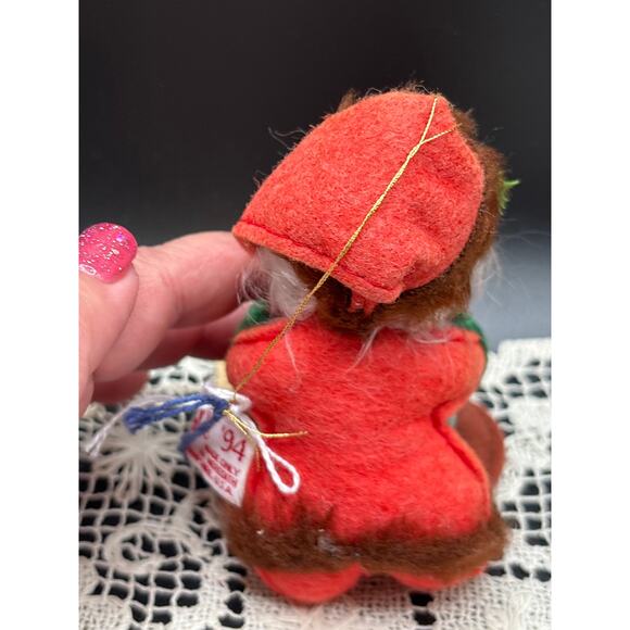 Annalee 5" Old World Santa Claus Ornament Holding Christmas Package Vintage 1994 - Picture 4 of 6